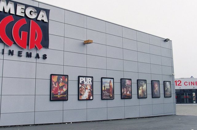 Photo prise le 22 dÈcembre 1999 des cinÈmas MÈga CGR ‡ Toulouse. / AFP PHOTO / JEAN-PIERRE MULLER